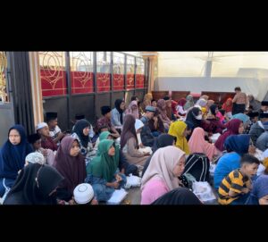 Saat santunan anak yatim berlangsung 
